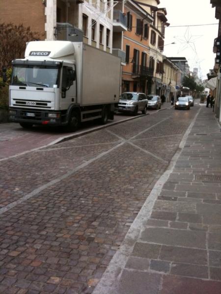 PISTA CICLABILE DI VIA ZUAVI: SENZA PAROLE